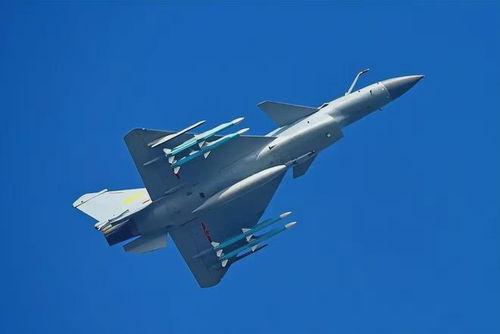 歼十出击在线观看,空中猎手的荣耀瞬间  第1张